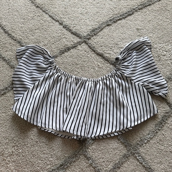 House of Harlow Bree crop top Black and White ruffle stripped off shoulder small - Picture 10 of 11